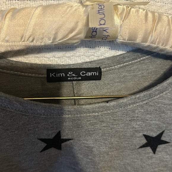 Kim and Cami half way long sleeve gray shirt with black stars size medium women - Picture 2 of 7